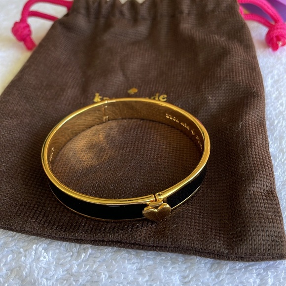 New KATE SPADE Heart BLACK GOLD-TONED BANGLE BRACELET - Picture 3 of 10